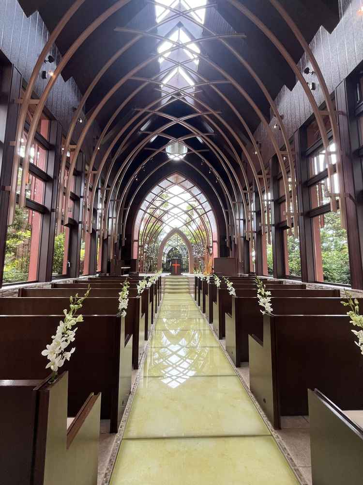 当初はクリスタルチャペルしか興味がなかったのですがガラスチャペルも温かみがありとても素敵でした。