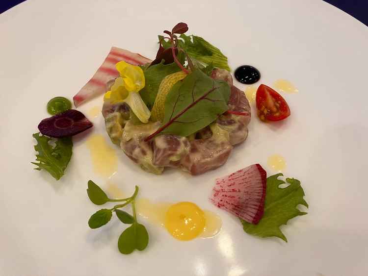 試食会でいただいたお料理です。盛り付けも芸術的で視覚でも味覚でも楽しめる品々となっていました。