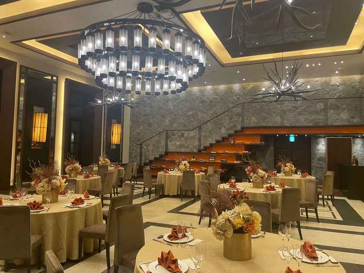 披露宴会場(ストーンヒルズ)は温かみのある雰囲気でした。