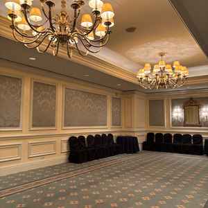 定員20名以下の披露宴会場（入口から見た写真）