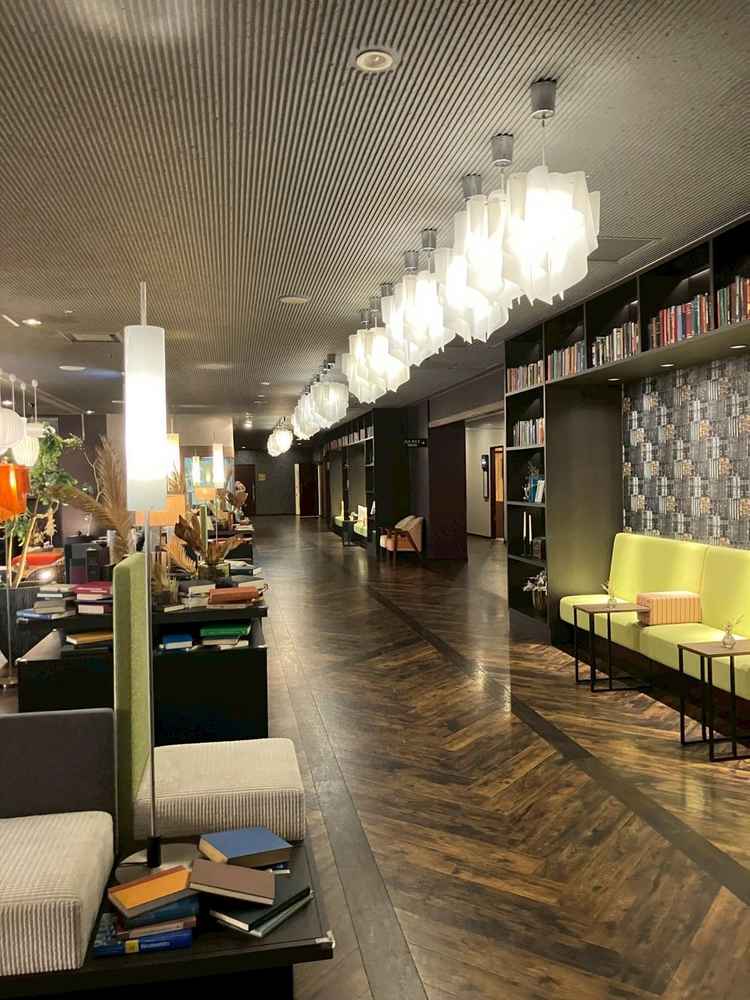 雰囲気が素晴らしいラウンジ。ここで外国人シンガーが生歌を歌うそうです