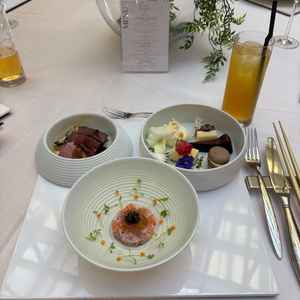 試食会の料理。地元の食材がたくさん使われていてとてもおいしかったです。