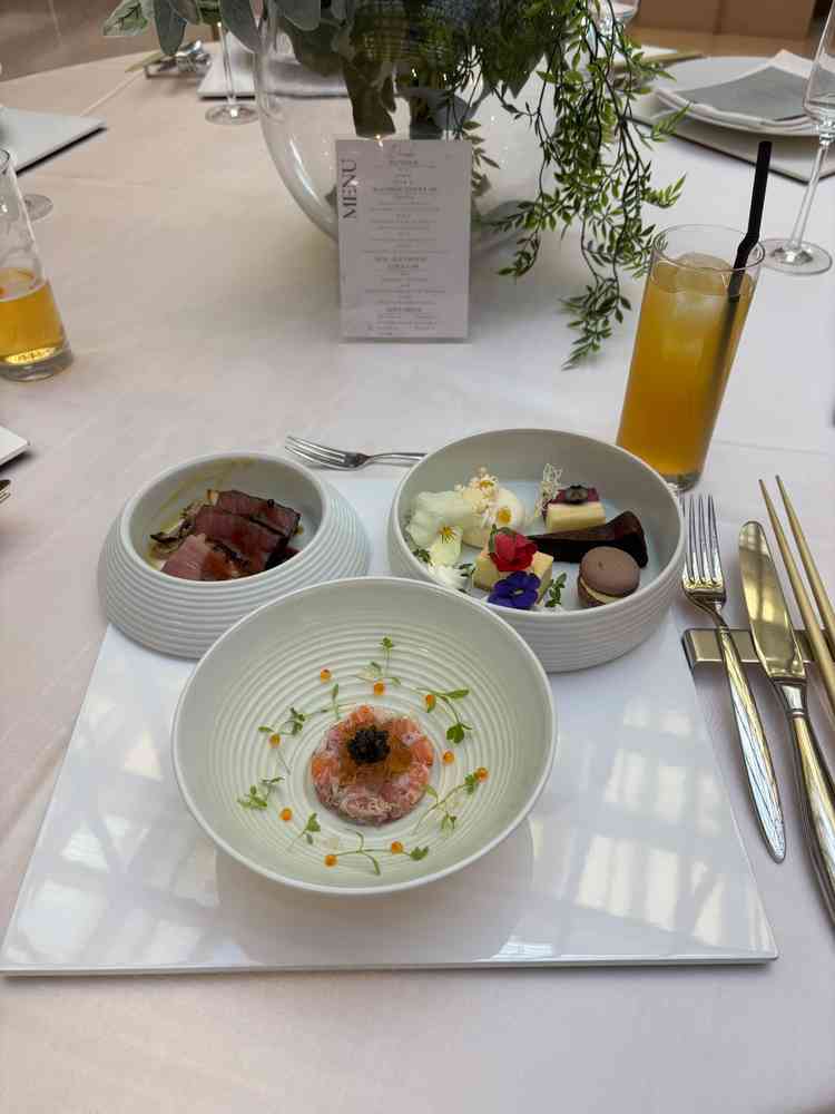 試食会の料理。地元の食材がたくさん使われていてとてもおいしかったです。