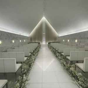 白基調のチャペルで現代風で素敵でした。