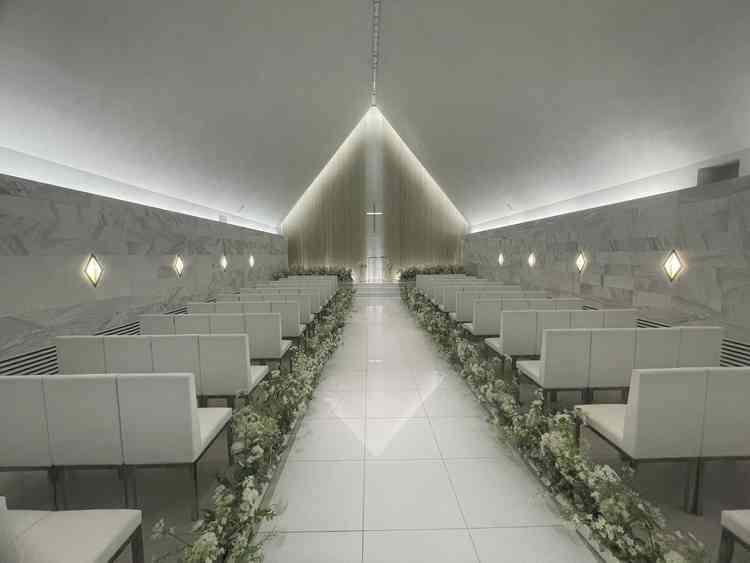 白基調のチャペルで現代風で素敵でした。