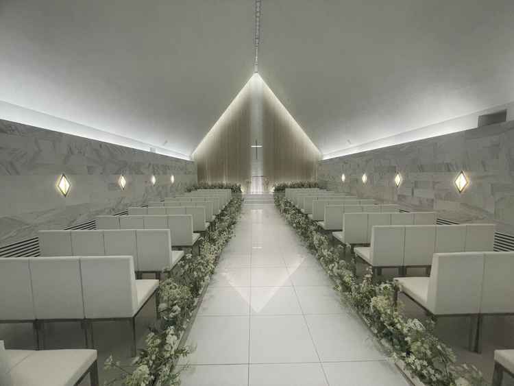 白基調のチャペルで現代風で素敵でした。