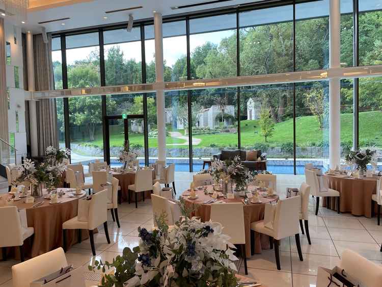 2つめの披露宴会場。背景のミニチュアハウスは海外から取り寄せており、見に行けるとのことだった。