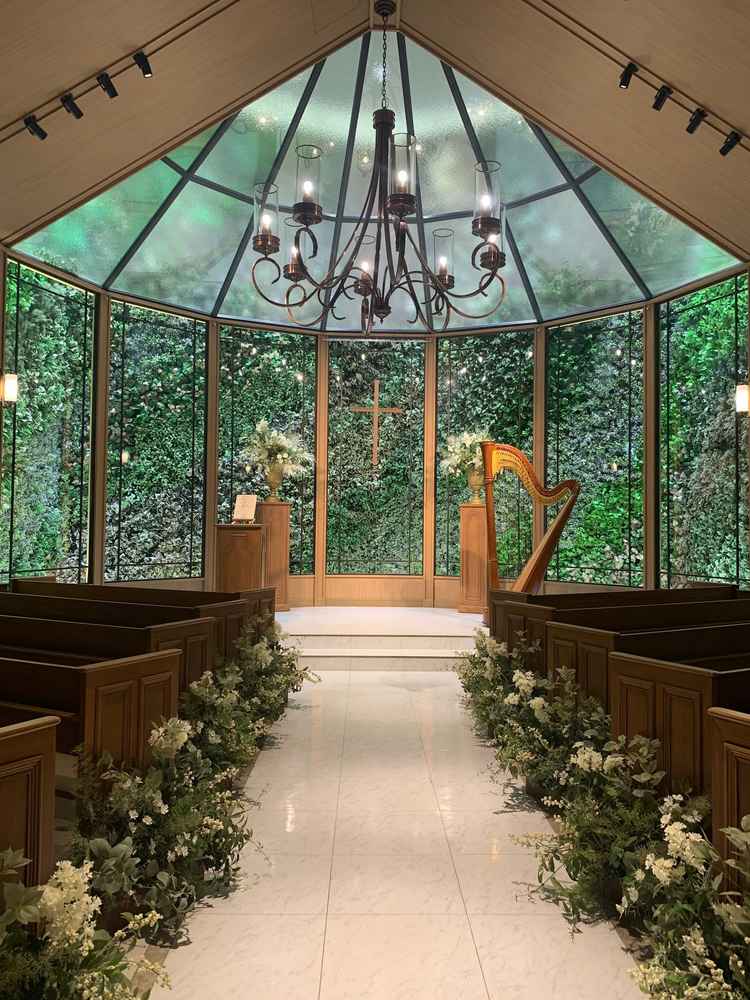 五感で感じるチャペルであり、入った瞬間音楽が流れ、森の香りがした