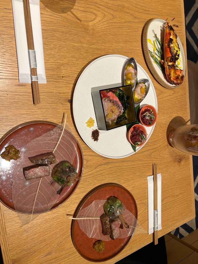 試食がとても豪華でどれも美味しかったです。暖かくてお箸で食べれました。