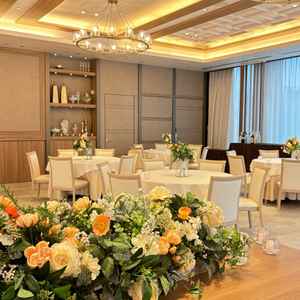 披露宴会場にて、新郎新婦席からの目線写真。