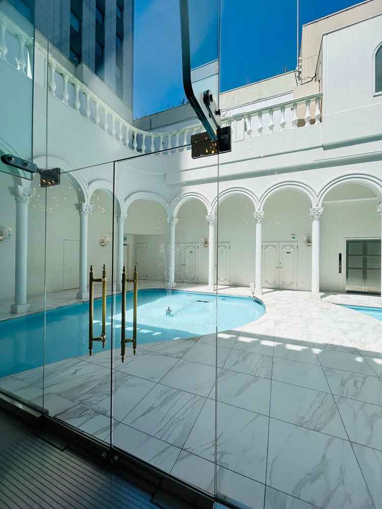 4階の披露宴会場の外のプールがとても素敵