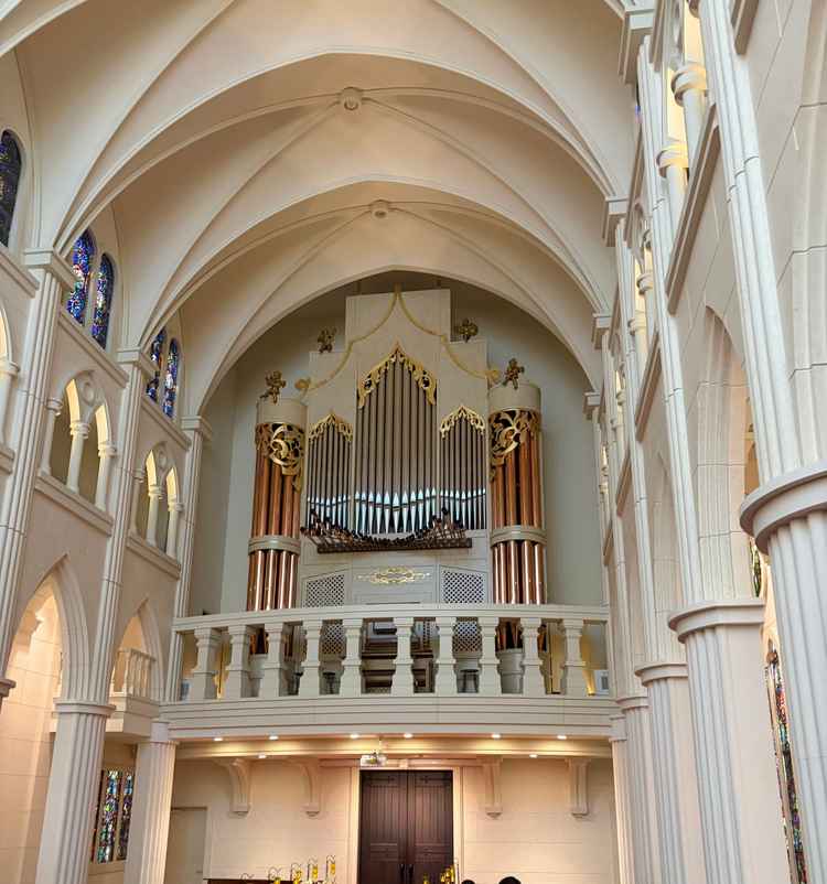 チャペルの候補にあるパイプオルガン。これも想像以上に大きく迫力があった。