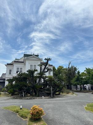 歴史を感じる洋館のクラシカルな雰囲気に惹かれています。なかは、特別感のある空間でした。