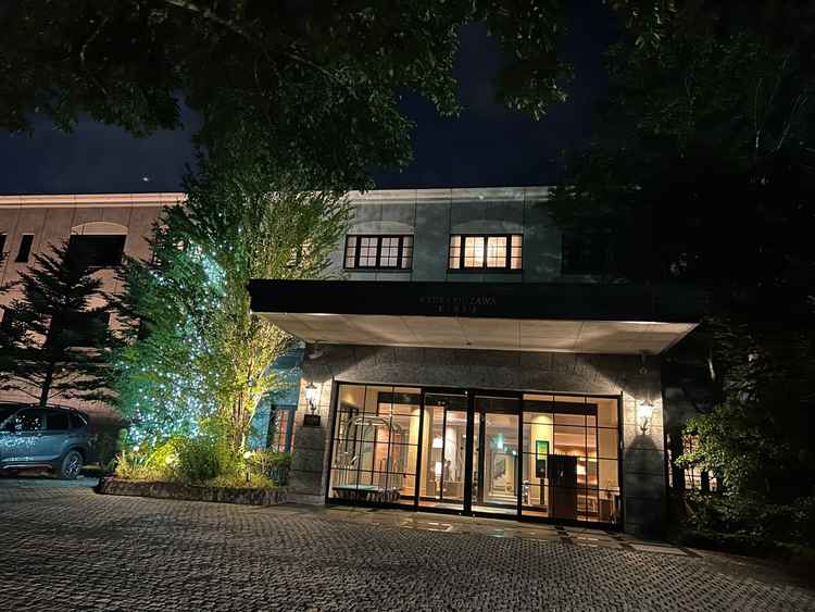 式場入り口の様子。ほぼ旧軽井沢銀座通りにあり、落ち着いた佇まいで格式が高い雰囲気であった。