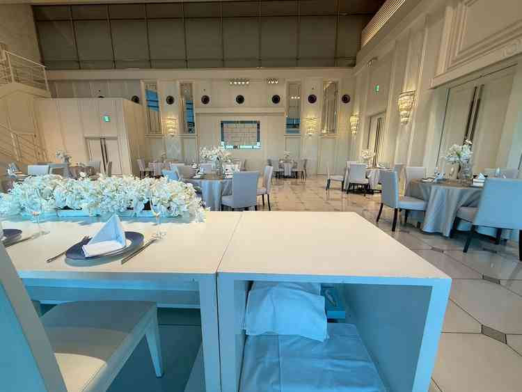 披露宴会場（新郎新婦席からみた）