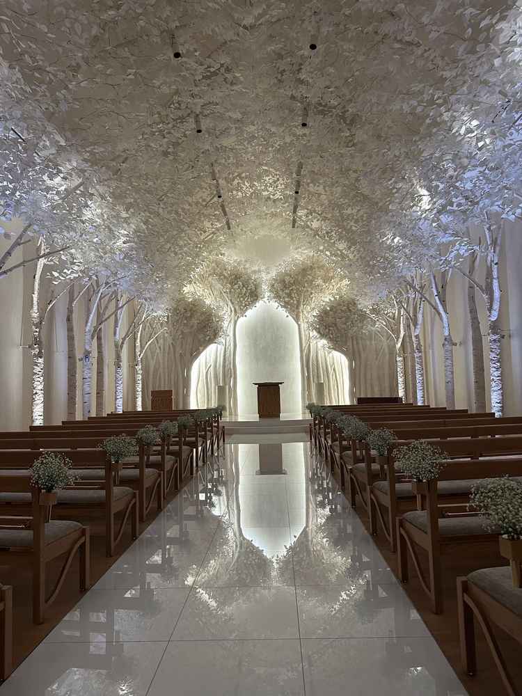 挙式会場（照明暗め）