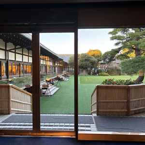 中庭を囲うように建物があり、中庭に出れば都心とは思えないほど周りの建物は見えません。