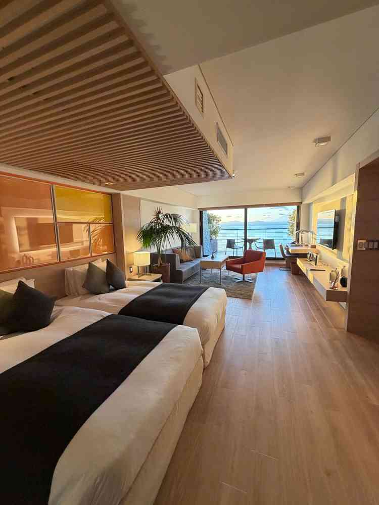 スウィートルームの写真。4部屋あり、各部屋ごとに逗子葉山をイメージしたテーマカラーがあるそうです。