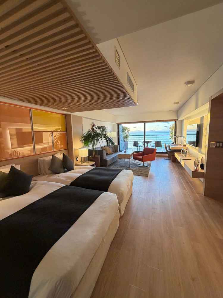 スウィートルームの写真。4部屋あり、各部屋ごとに逗子葉山をイメージしたテーマカラーがあるそうです。