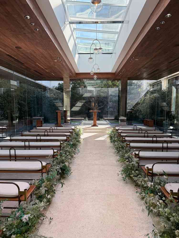 水上チャペルの中も綺麗でした