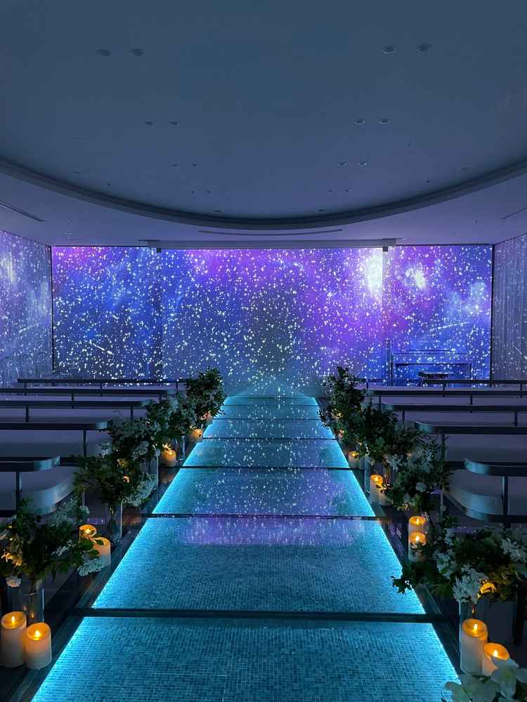 プロジェクションマッピングのチャペルです。いくつか種類がありとても幻想的でした。