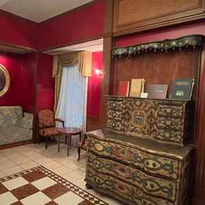 アンティークな調度品は直接買い付けされたものとのことで、１つ１つが綺麗だった