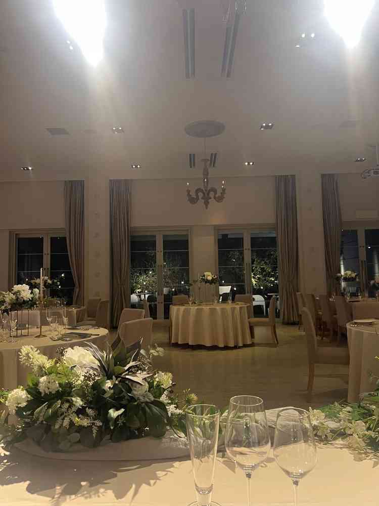 披露宴会場はシンプルながらも、細かいところにデザイン性がありました。