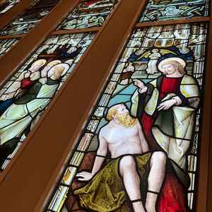 ルビィやサファイヤが埋め込まれているそうです