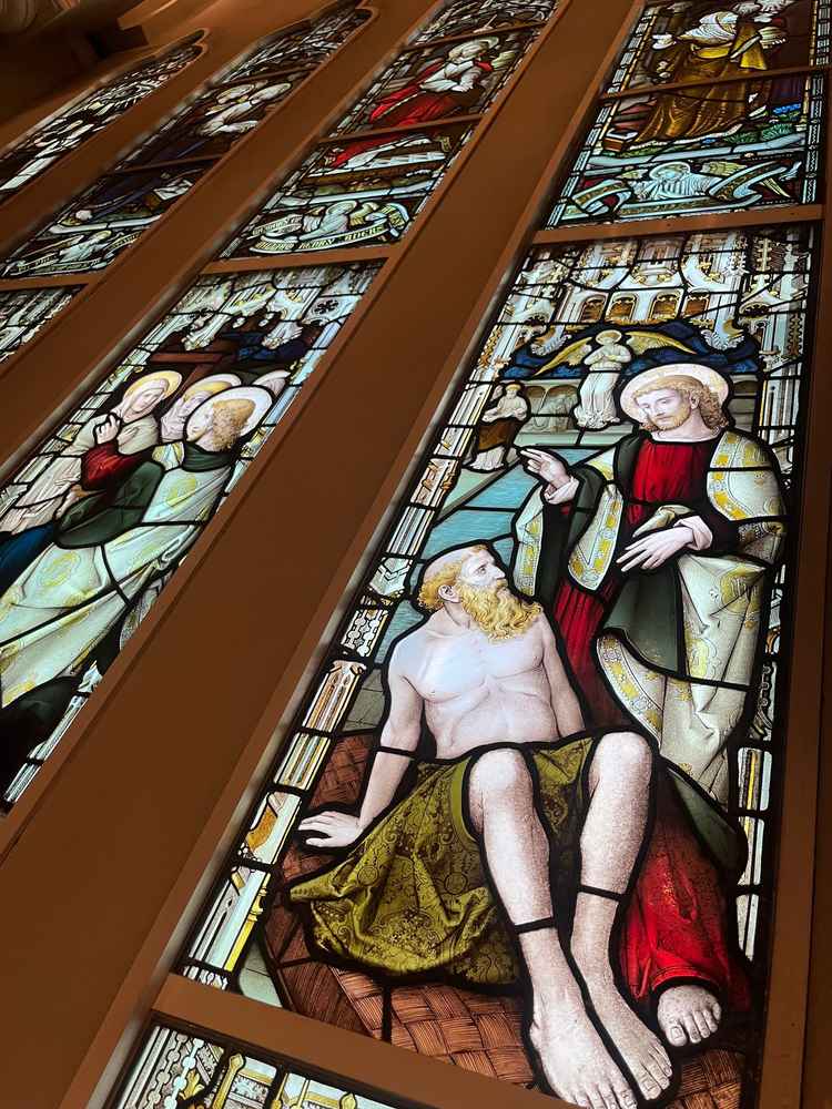 ルビィやサファイヤが埋め込まれているそうです