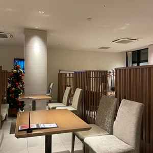 打ち合わせのお部屋になります。すぐ部屋をでたところにドレスショップがあるのでスムーズです。