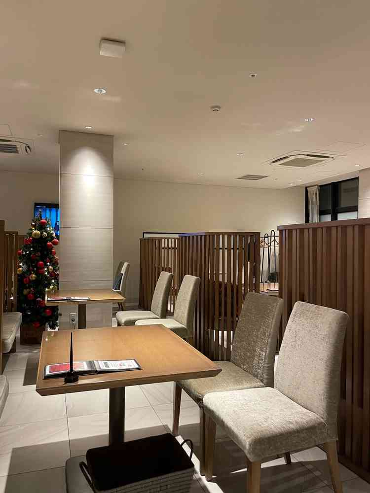 打ち合わせのお部屋になります。すぐ部屋をでたところにドレスショップがあるのでスムーズです。