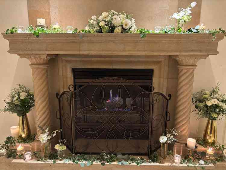 暖炉が印象的です。