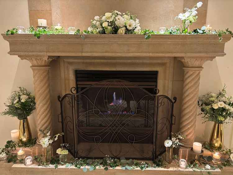 暖炉が印象的です。