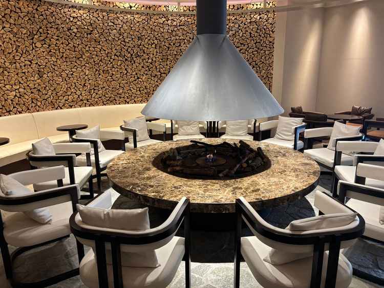 待合室の写真。とても広くてゆっくり談笑が出来ます。