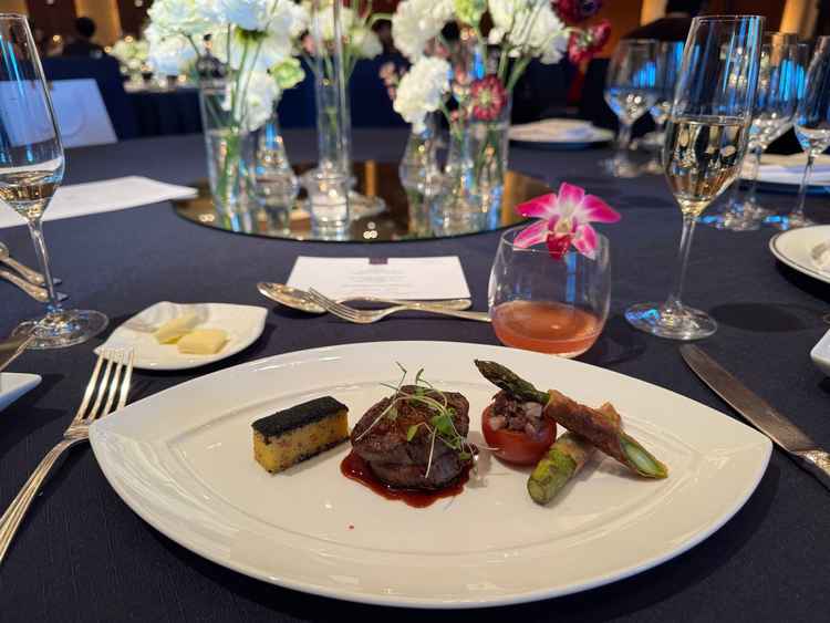 スタンダードコースのメイン料理