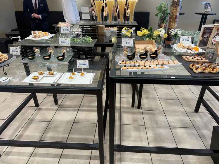 挙式後、披露宴会場までの間の時間で軽食やドリンクを楽しめたり、写真を撮る時間があるそうです。