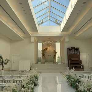 チャペルは真っ白で明るくて素敵だった。