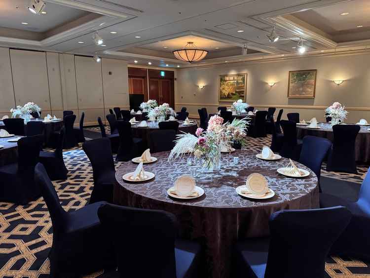 少〜中規模の披露宴会場。