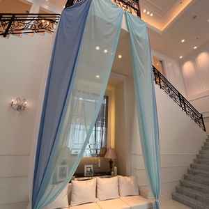 披露宴後のお見送りの際、ゲストを含めて写真を撮れるように作られてました。