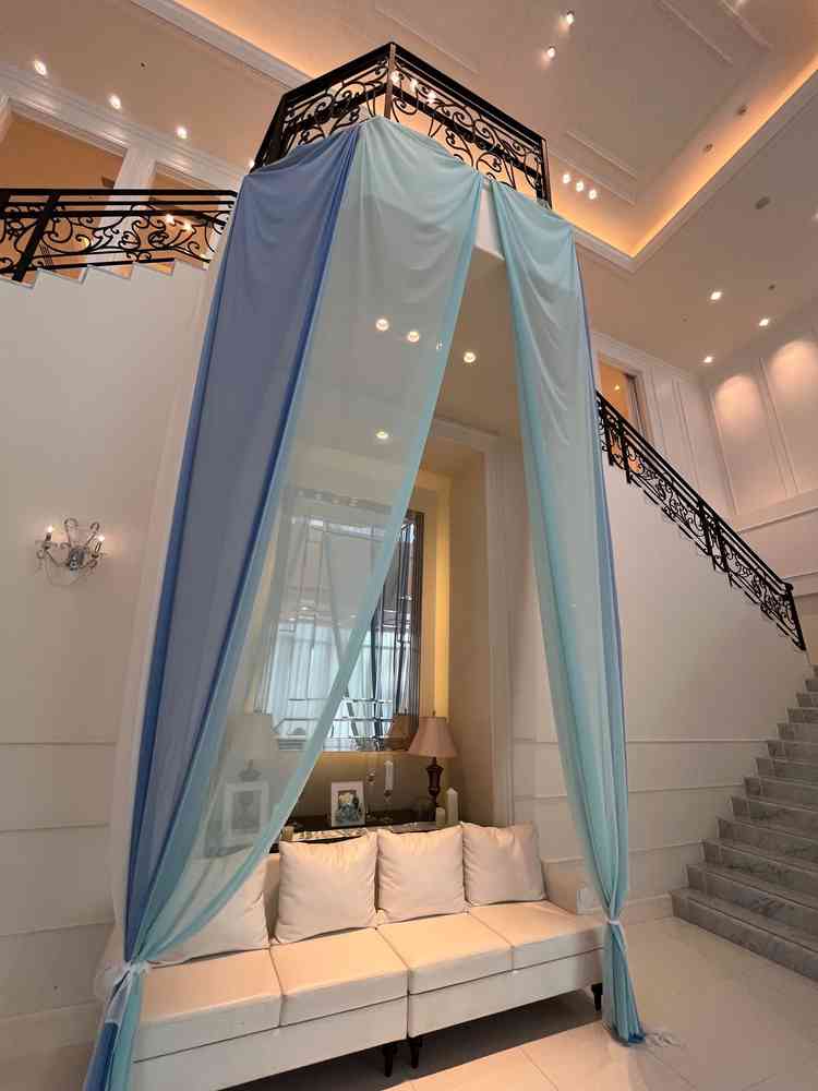 披露宴後のお見送りの際、ゲストを含めて写真を撮れるように作られてました。