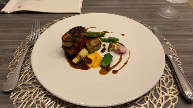 フォアグラと牛肉の組み合わせがとても贅沢でおいしかった。