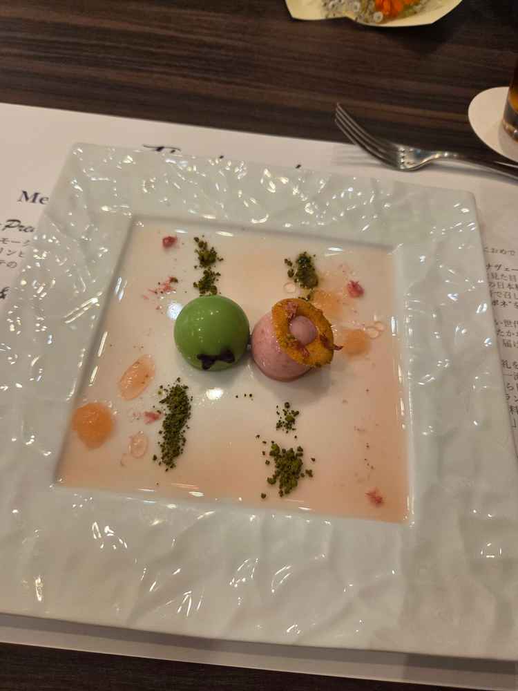 季節に合わせたデザートを用意していただきました。お肉もあわせてすべておいしかったです。