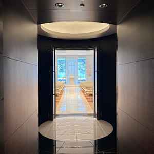 自然光が入りつつも逆光にならないチャペルが素敵であった。