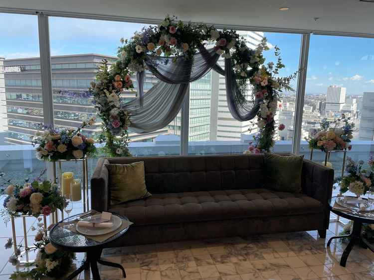 大きい方の部屋。お花が綺麗