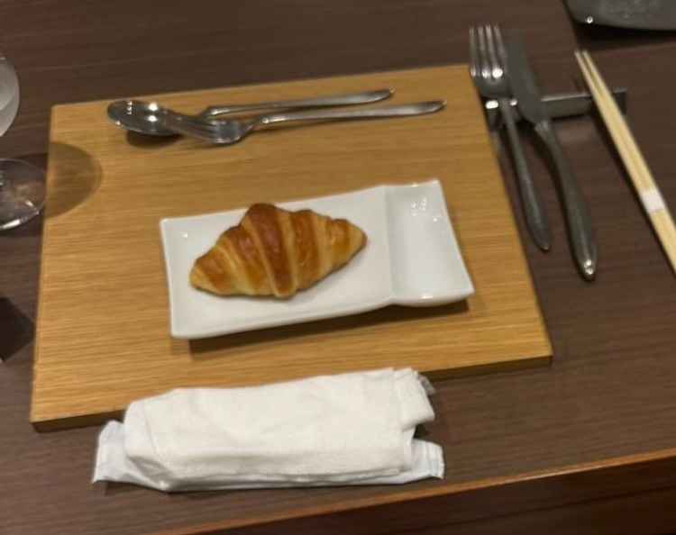 ララシャンスオリジナルのクロワッサン。バターが全体に練り込まれてて香りがとてもいい匂いでとても美味し