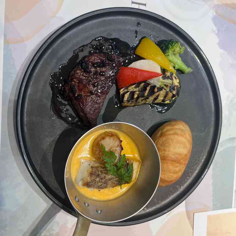 試食をいただきました。ホタテとウニのソースが美味しかったです。