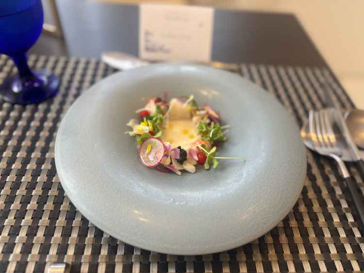 前菜のオマール海老のサラダです。