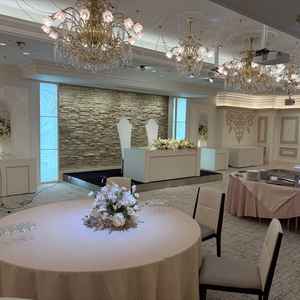 披露宴会場。ここは結構人気らしい。柔らかくて明るい雰囲気がすてき。