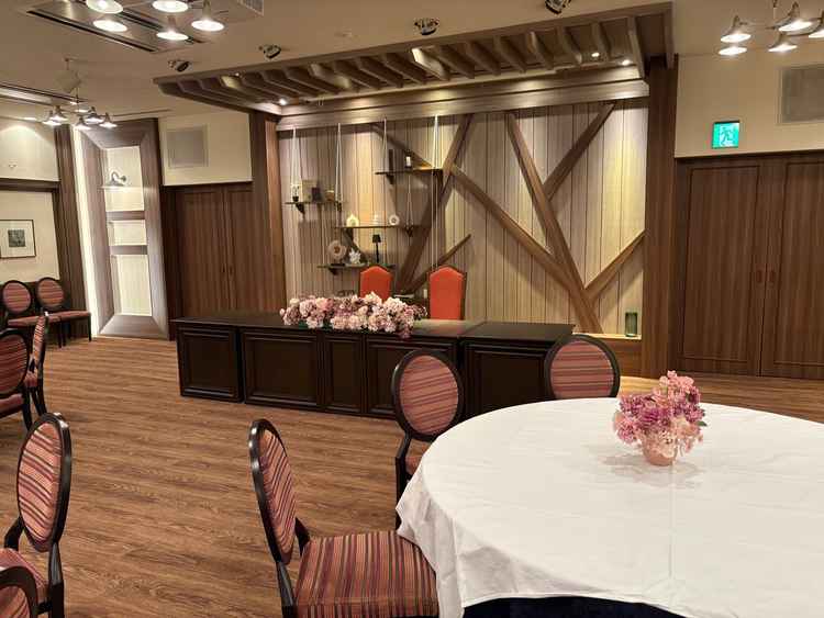 披露宴会場1。この後すぐに使用する方がいたのでそのための装飾。
