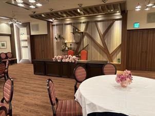 披露宴会場1。この後すぐに使用する方がいたのでそのための装飾。